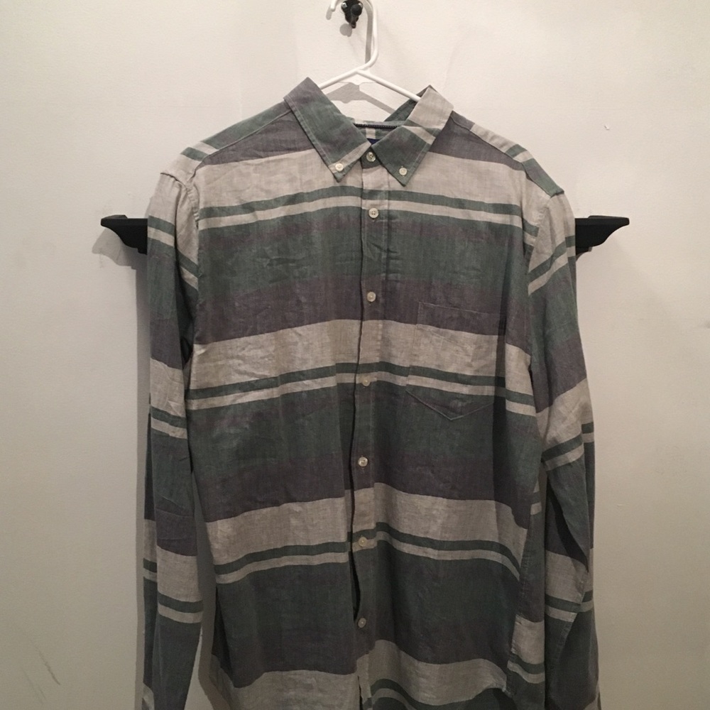 Button down - Picture 2 of 2